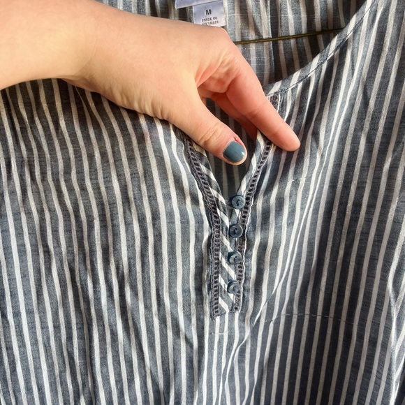 Women’s Liz Claiborne Gray and White Striped Blouse Size M - Picture 3 of 4